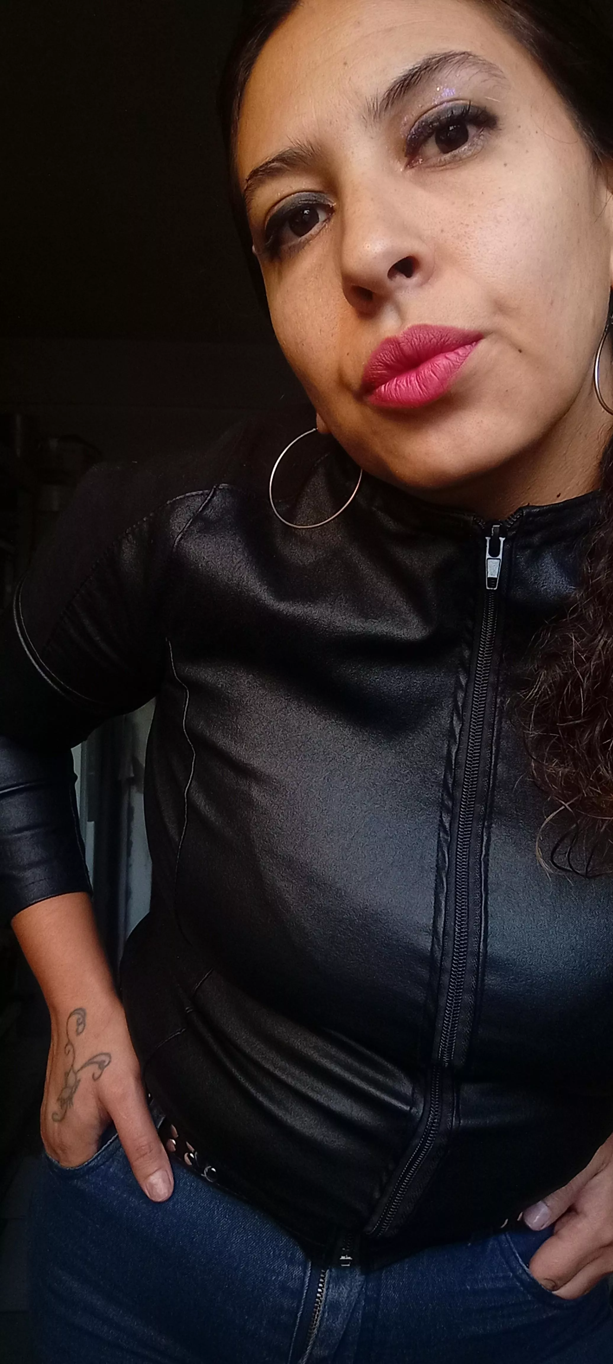 What do men call a latin mom that likes to fucks on the first date??