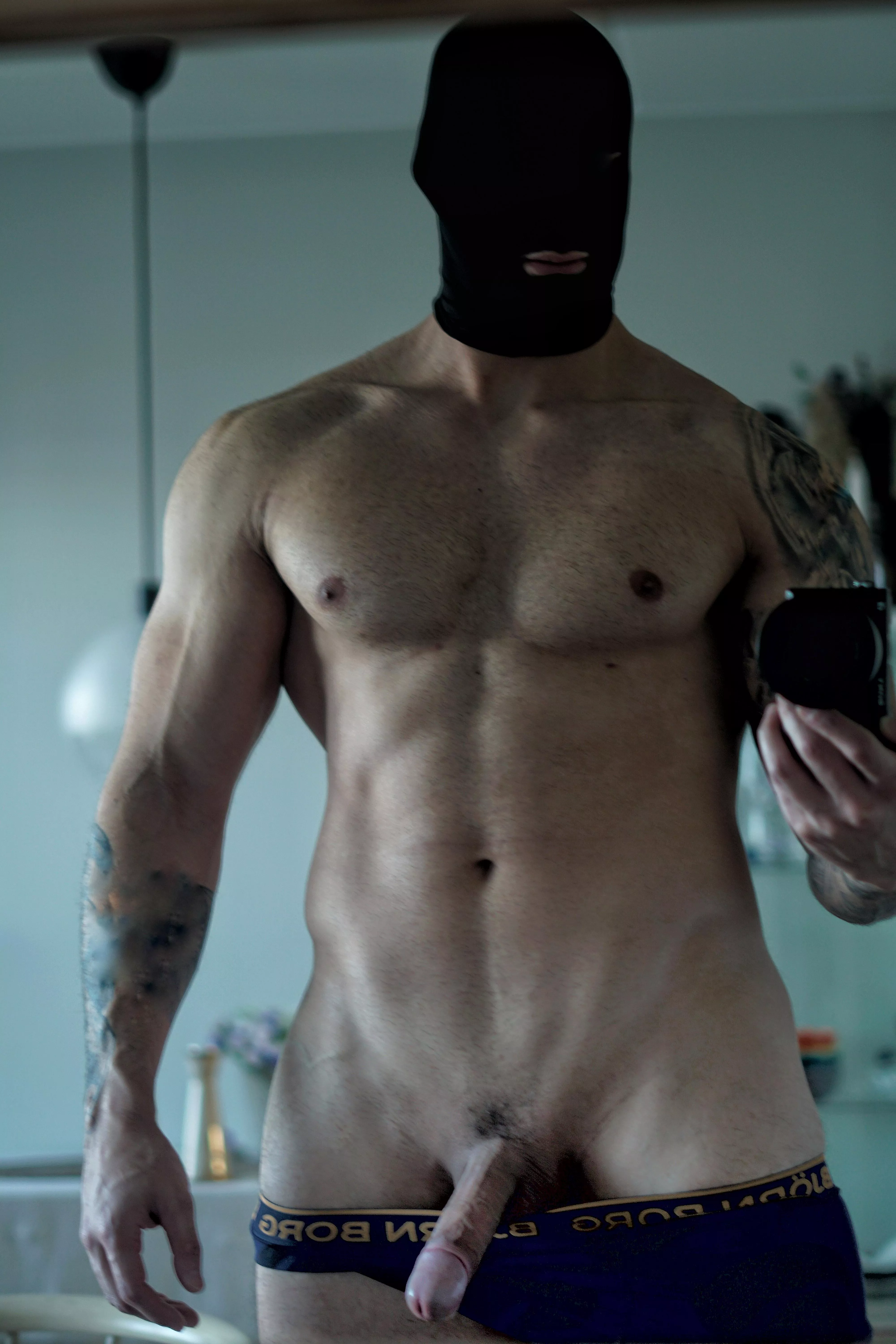 Yesterday's sub got scared when the mask came out, would you be scared?