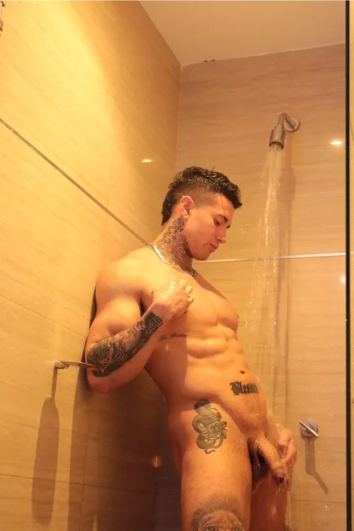 Come to the shower with me 