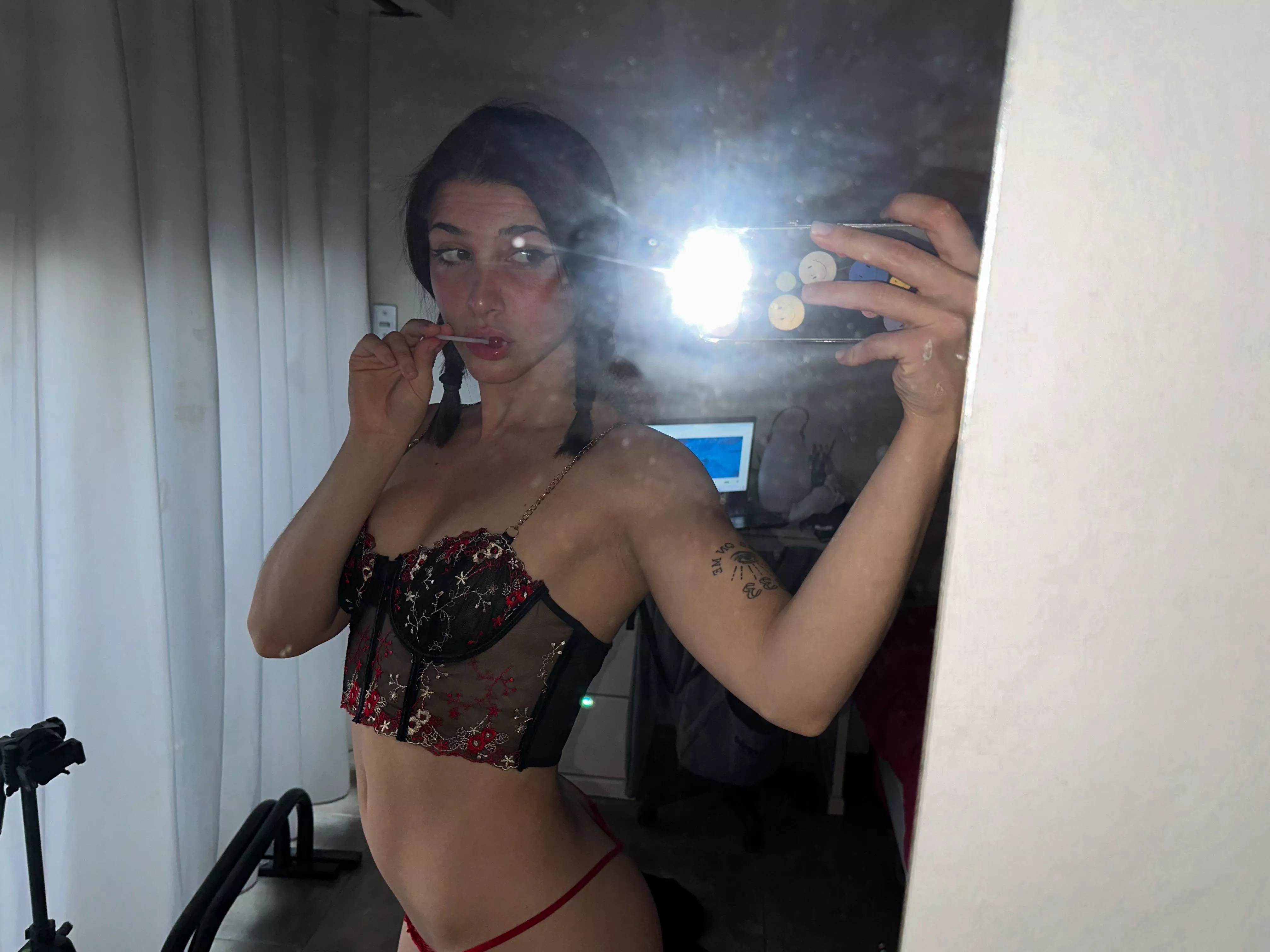 Do u like the new croptop I bought? I think red looks good on me 