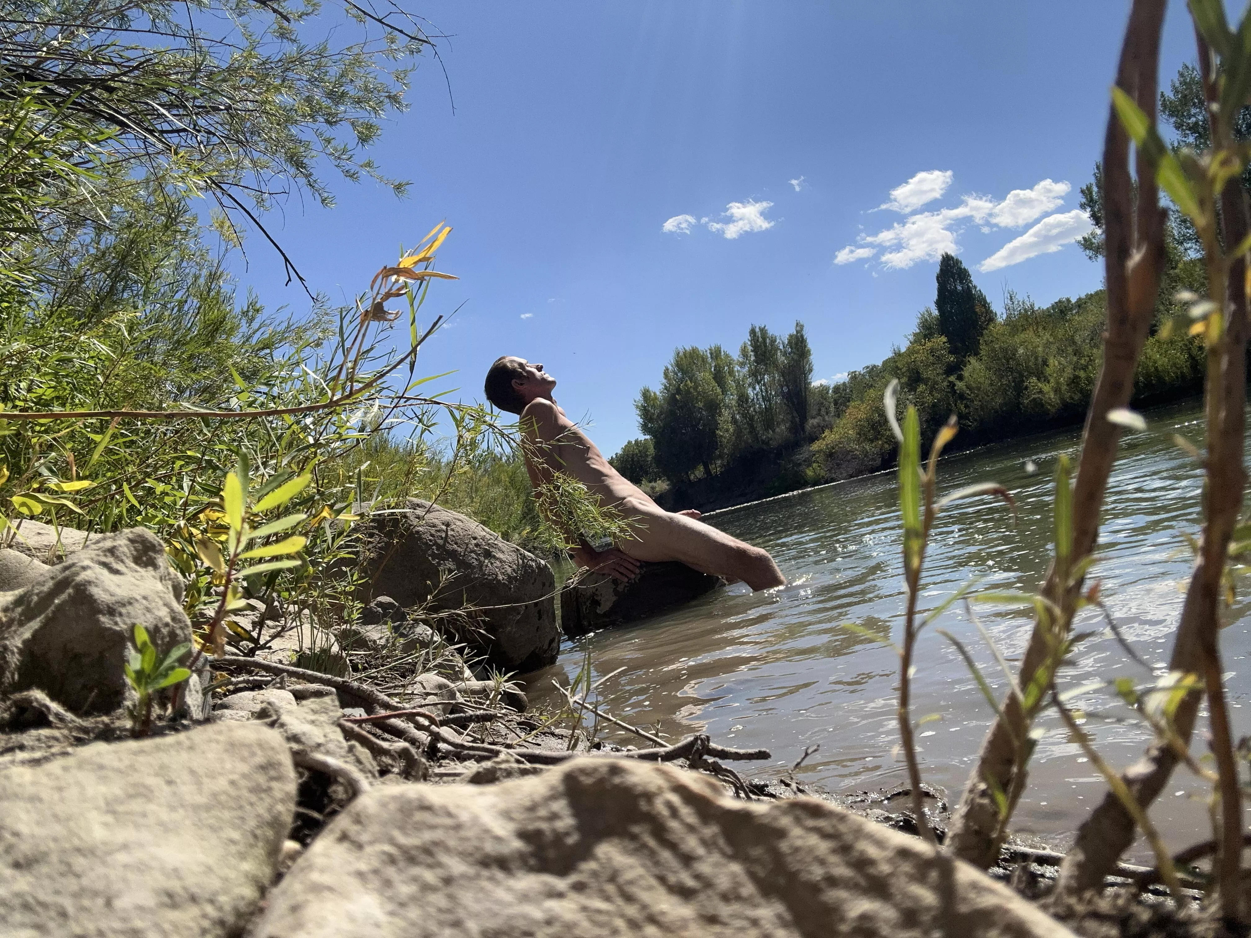 Enjoy some warmth while having some water time!😊