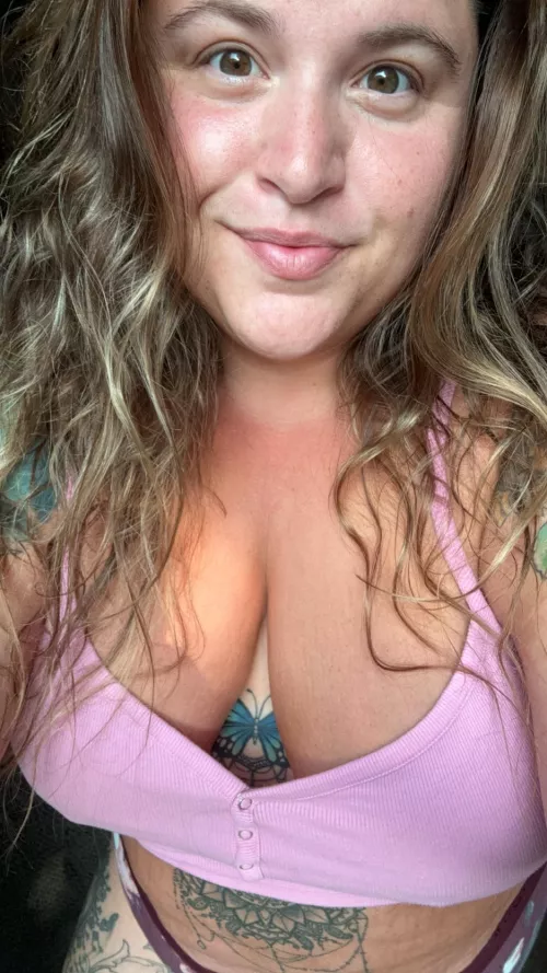 Flirtatious bbw covered in tattoos, happy humpday!