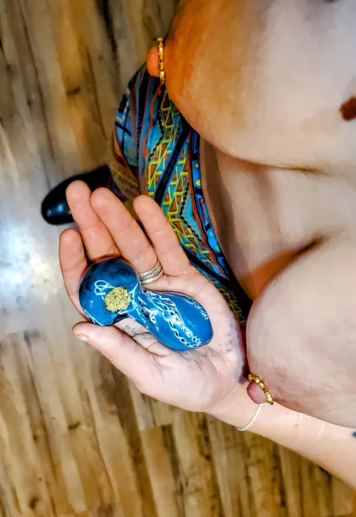 Good morning! Trying to decide i[f] I should put a hoodie on before I pop out for a smoke