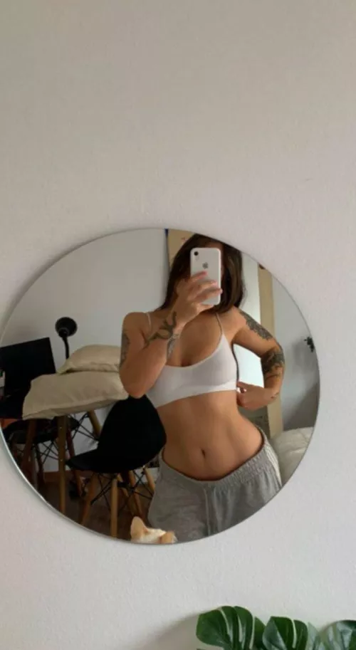 I am feeling shy today, but here is a mirror selfie💕