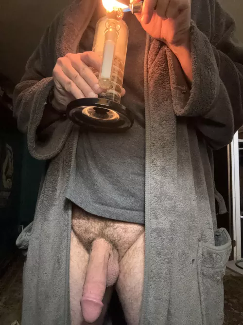 I took the day off, so enjoying a nice wake n bake while no one is ho[m]e.  Dad needed a day