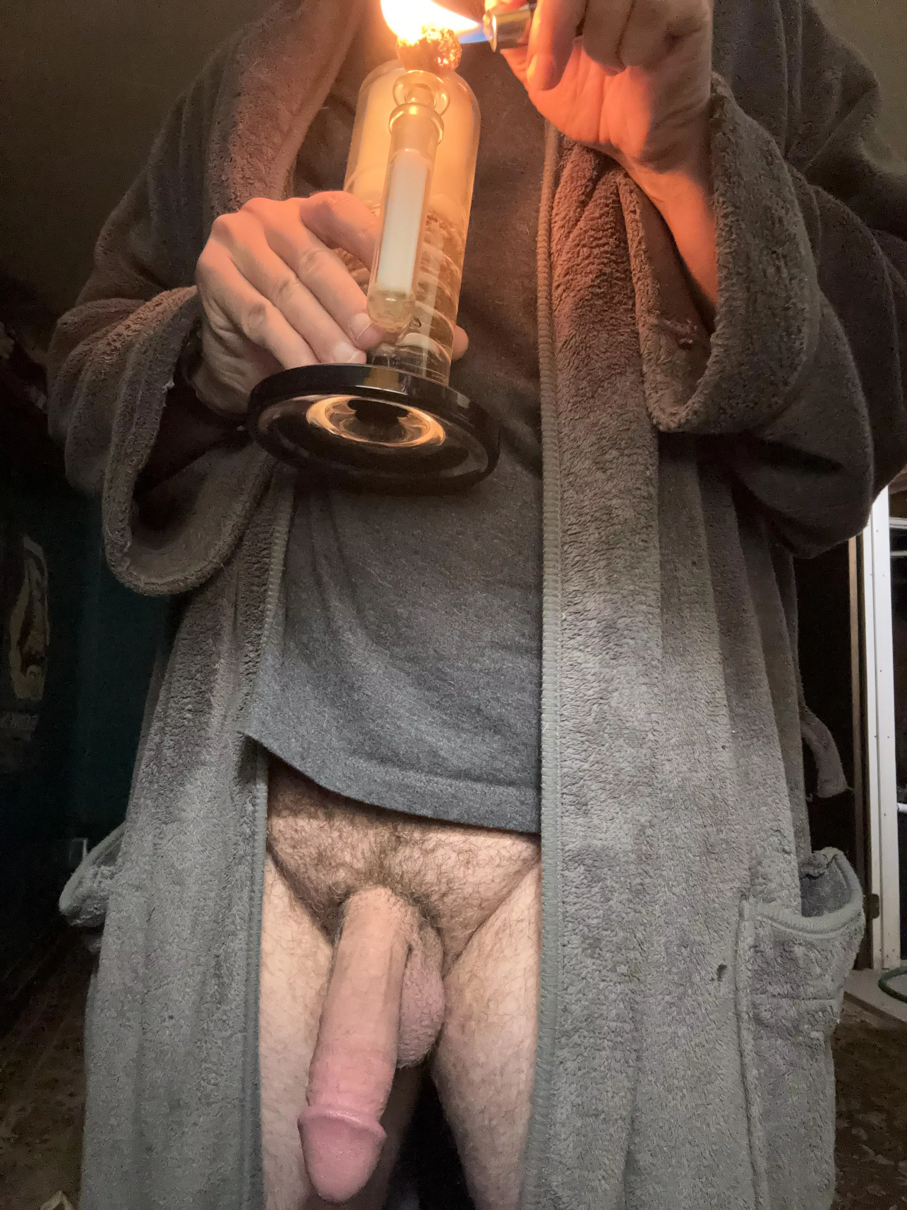 I took the day off, so enjoying a nice wake n bake while no one is ho[m]e.  Dad needed a day