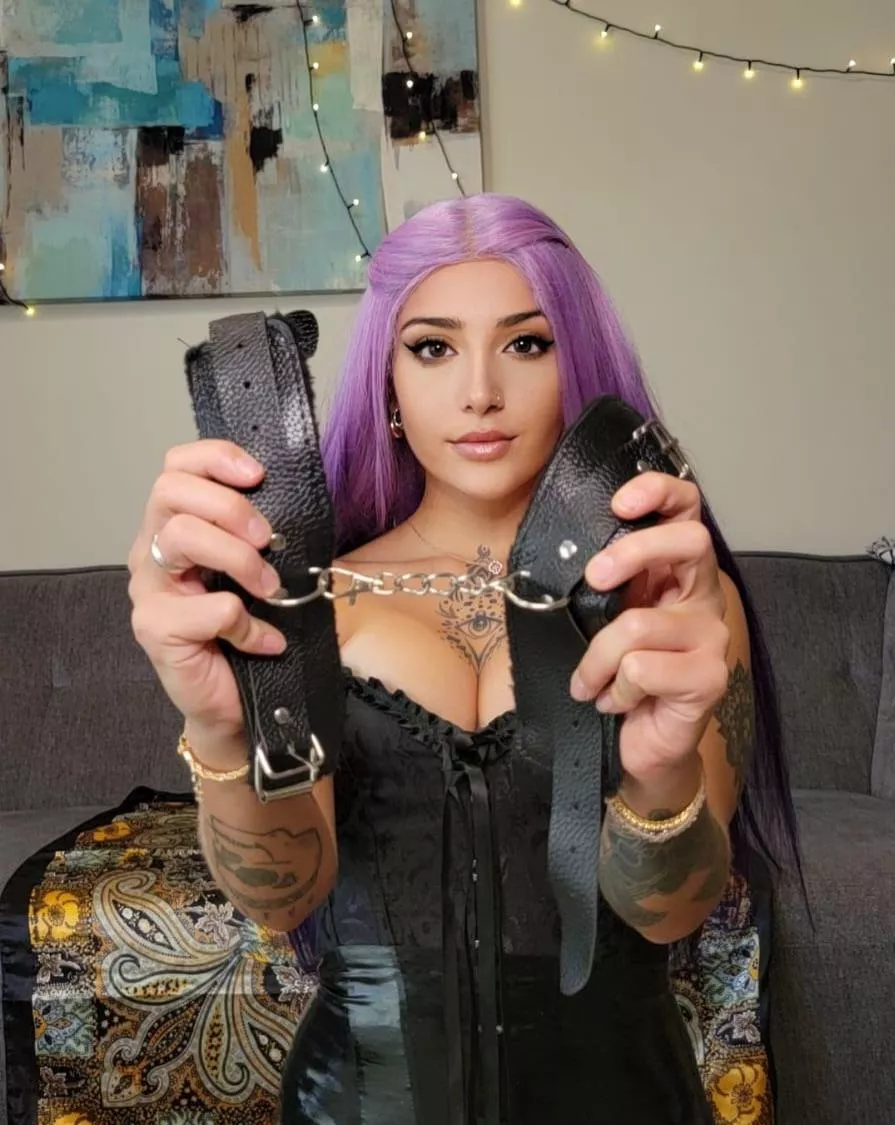 I was born to be a hottie, you were born to be weak to me