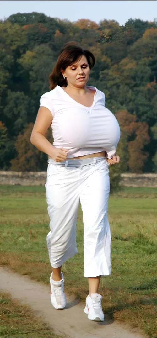 Imagine seeing her running at the park 😅