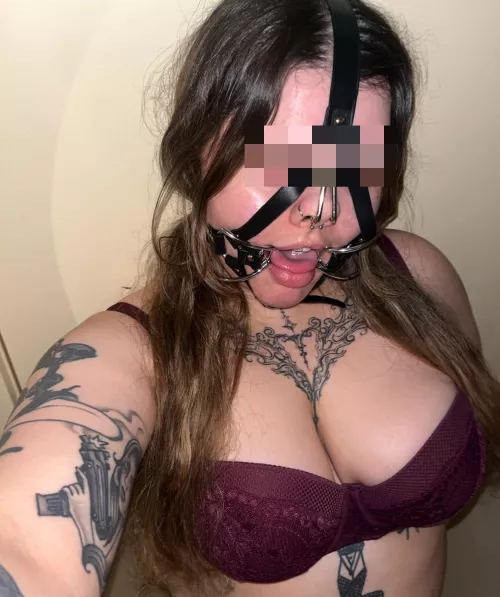 Spider gag plus nose hooks make me so pretty