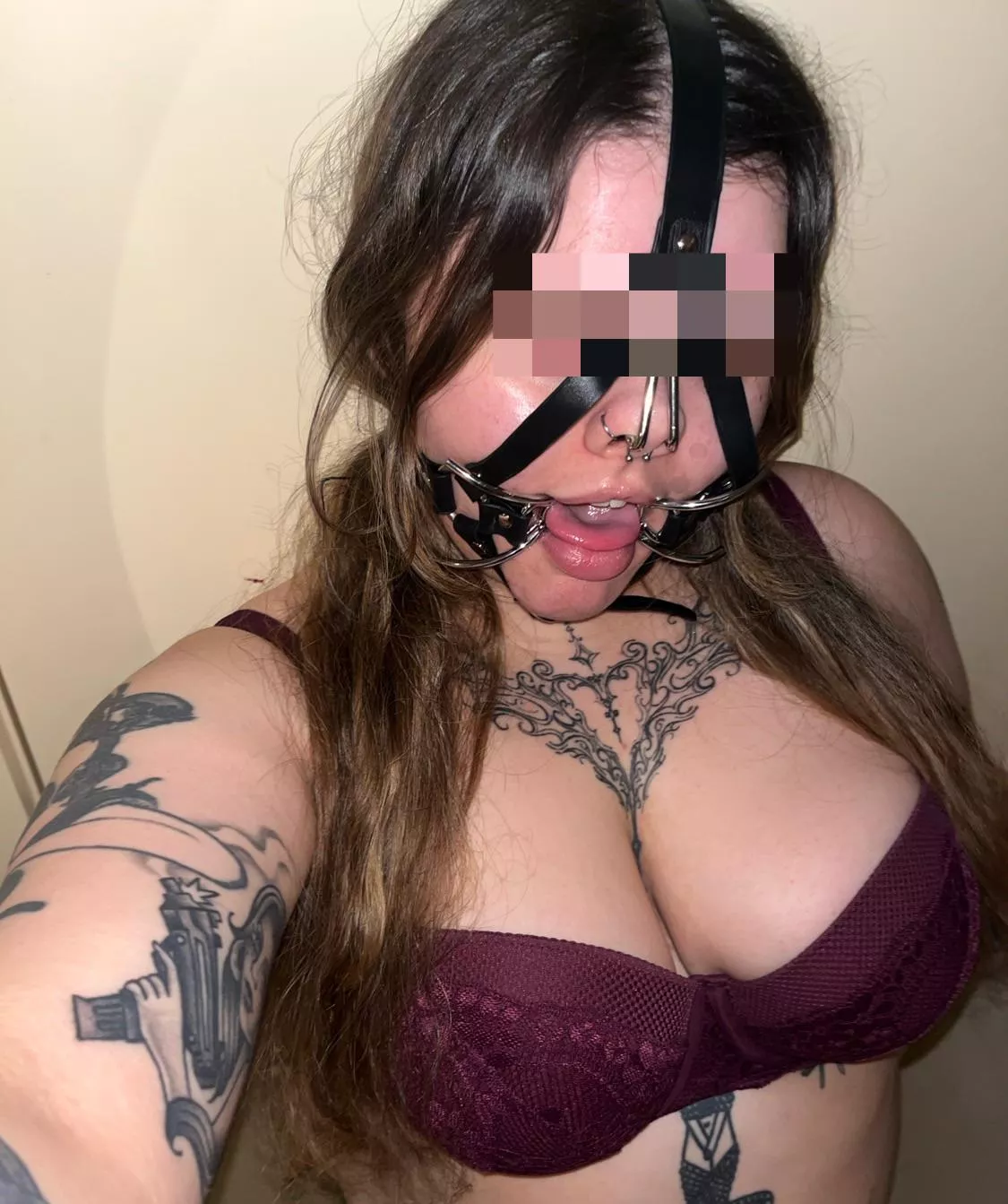 Spider gag plus nose hooks make me so pretty