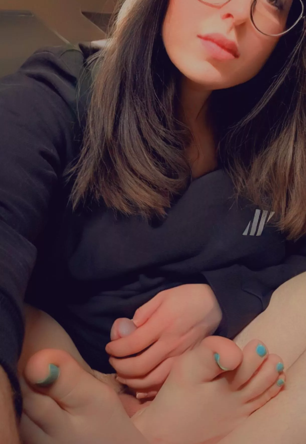 Would you suck on my toes while i pleasure myself 🥰