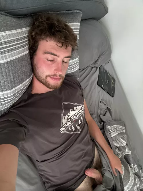 21m 6’7 very kinky college looking for kinky prvy guys who show face - snap is ianthet21