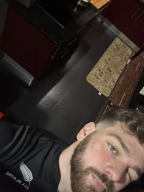 22yo from Portugal. Masc guys, tops and hot bottoms hmu.