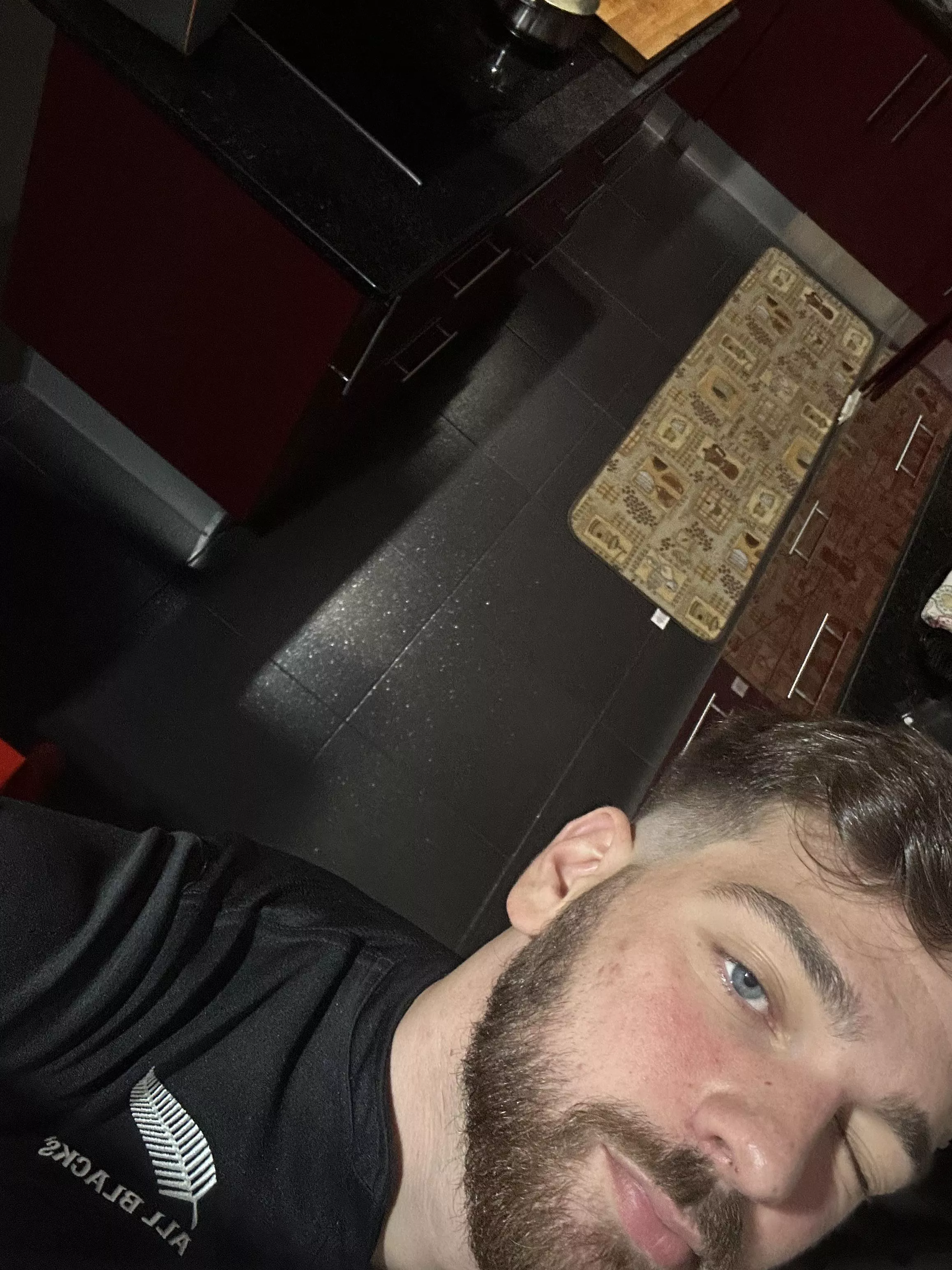 22yo from Portugal. Masc guys, tops and hot bottoms hmu. 