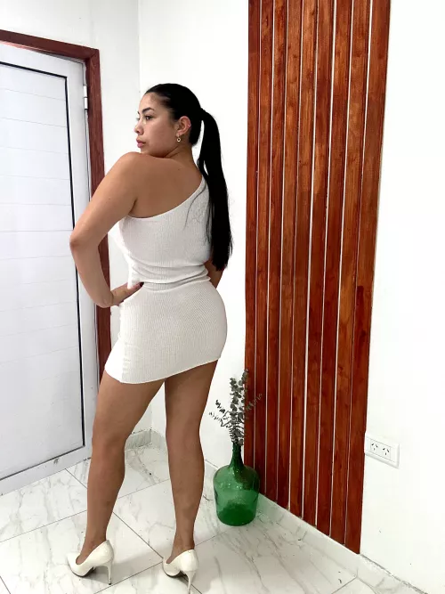 A perfect ponytail for you to hold while you fuck my throat