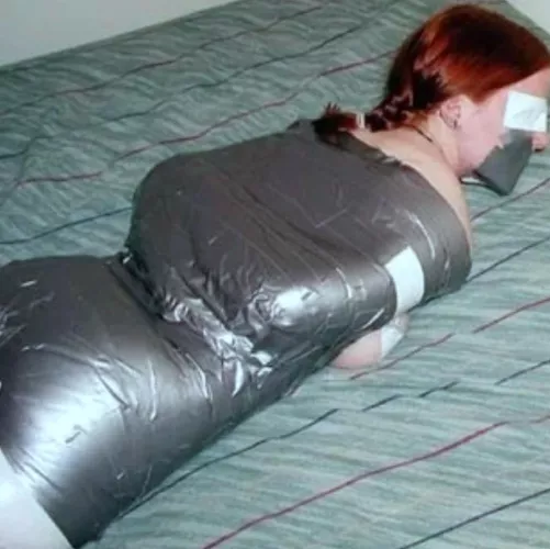 By any slim chance does anyone know who this girl is? Absolutely ztunning!