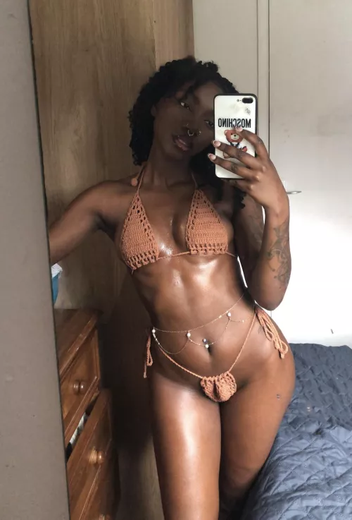 Come  lick this chocolate;)