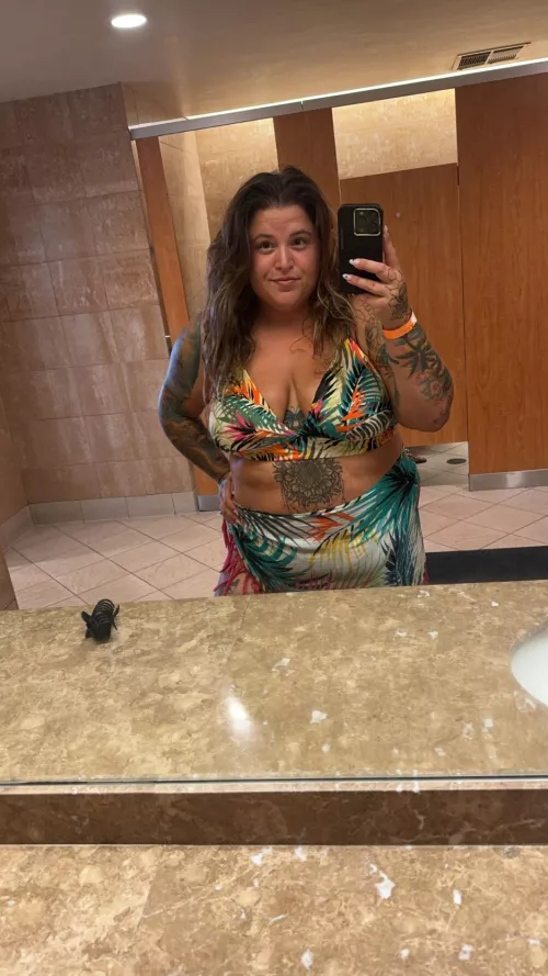 Flirtatious bbw covered in tattoos, happy humpday!