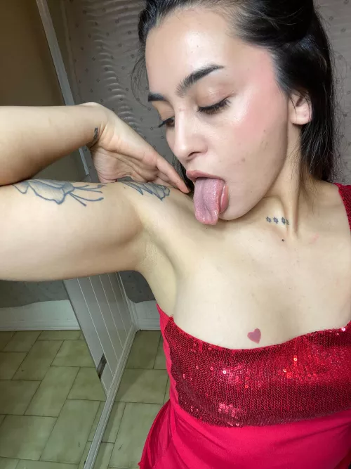 Hairy or hairless armpits? Clean or sweaty?