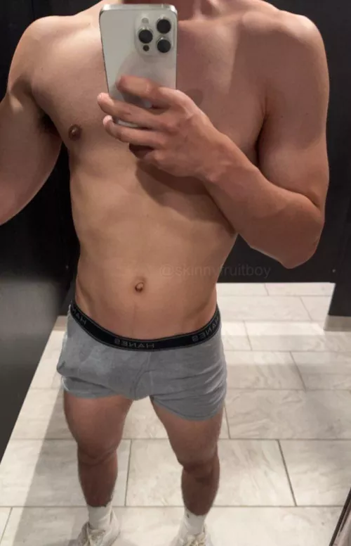 how’s my gym bulge look