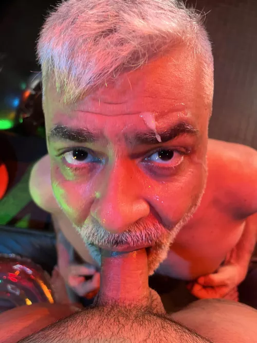 I love sucking cocks and facials