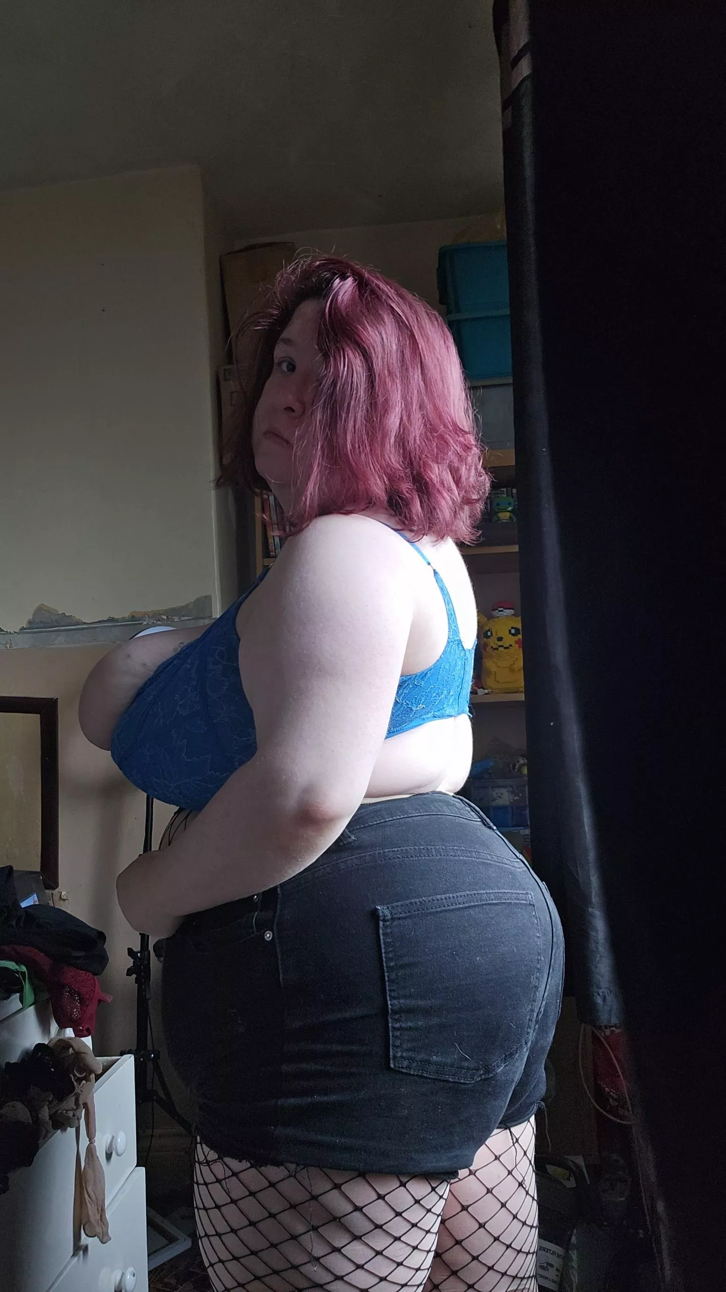 My side boob is bigger than your head 