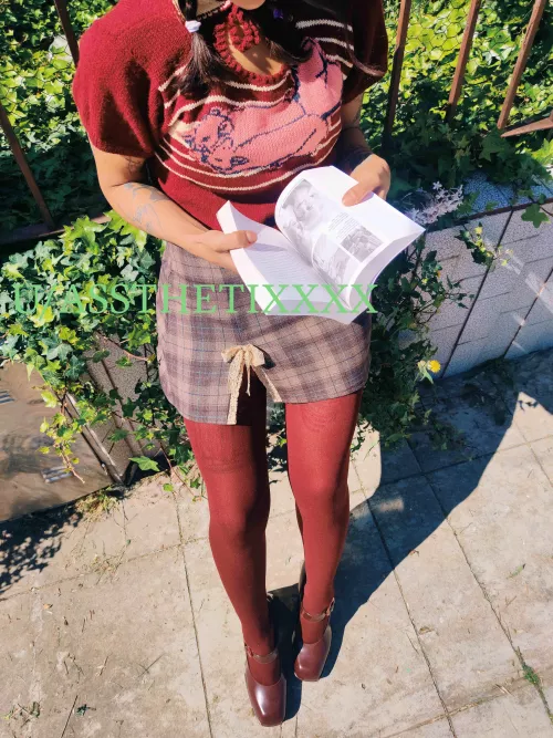 Since you loved my red tights so much 🎀 had to pull another one out