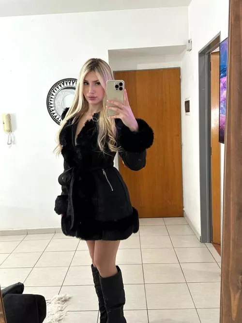 Sleek and stylish in my black outfit 🖤