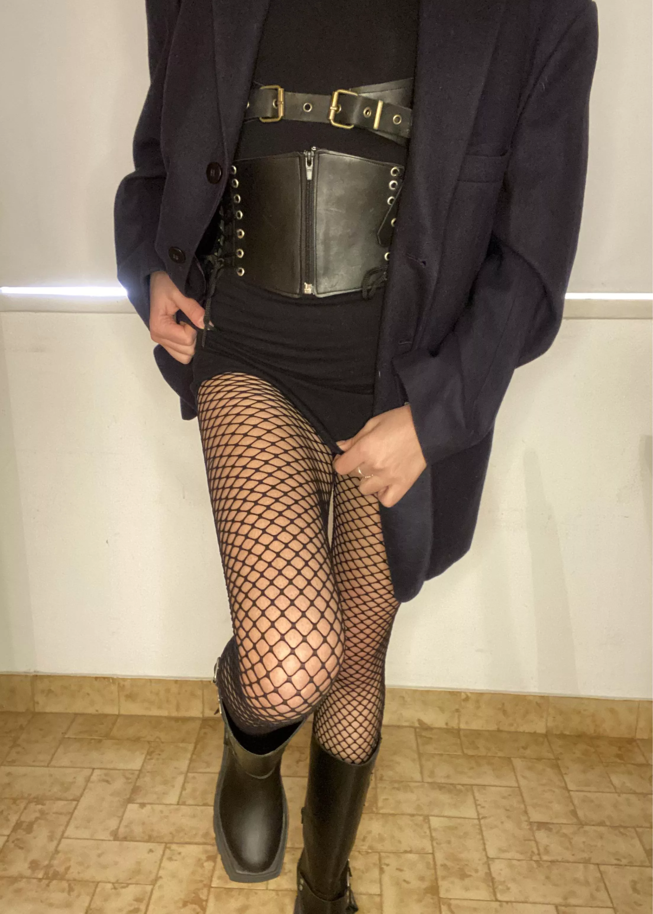 you can see my tights better from your knees 