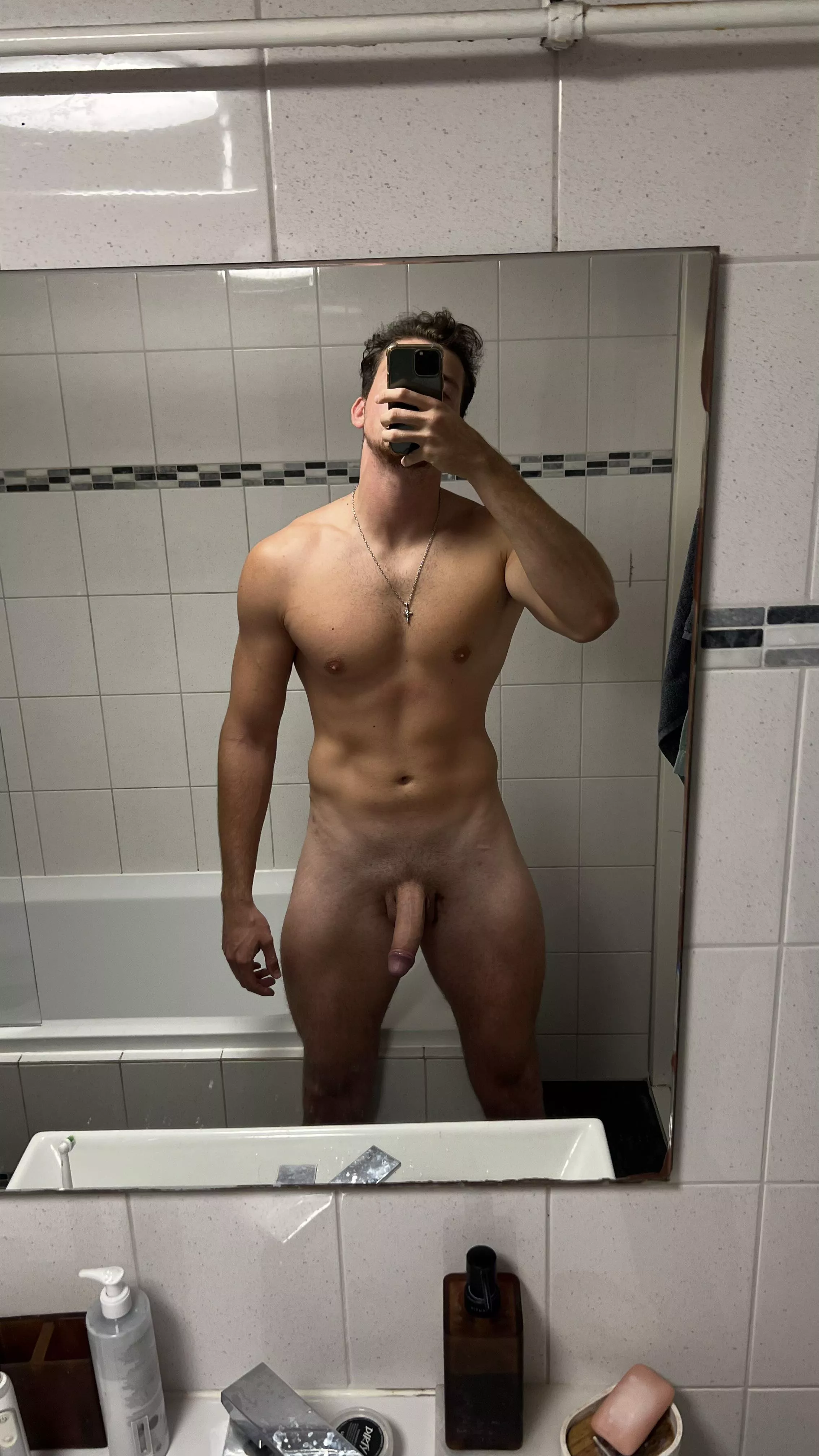 25 - 6’7” - do woman like chains?