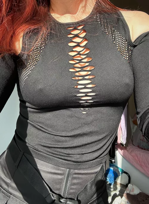 A tight top without a bra is a recipe for cute pokies