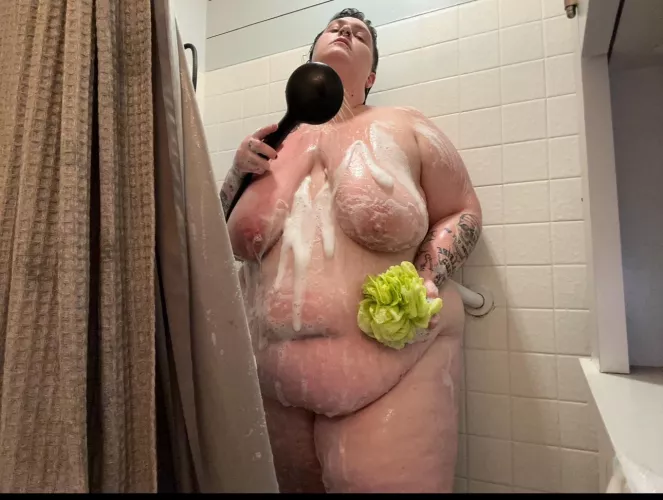 Huge tiddies, huge belly nice and wet 💦