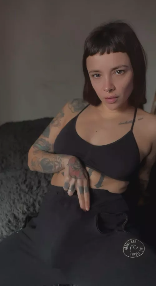 I can’t hold it anymore… could you help me?
