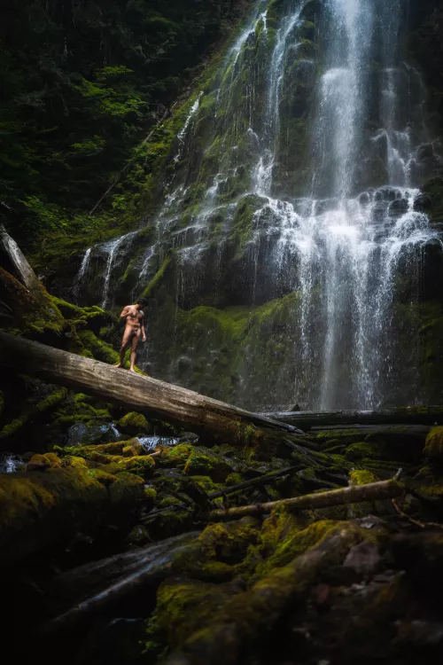 This waterfall is so majestic 