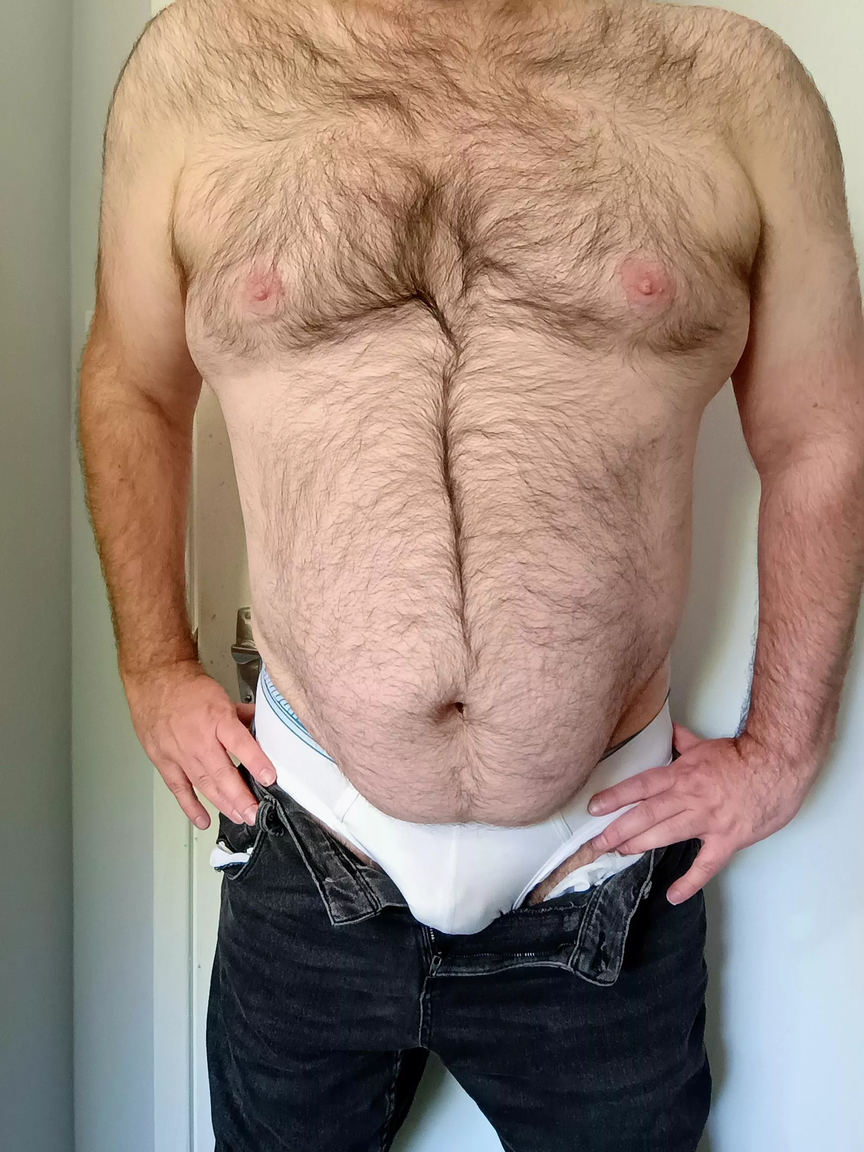 42 Good boys who like showing off, DM me. 😘