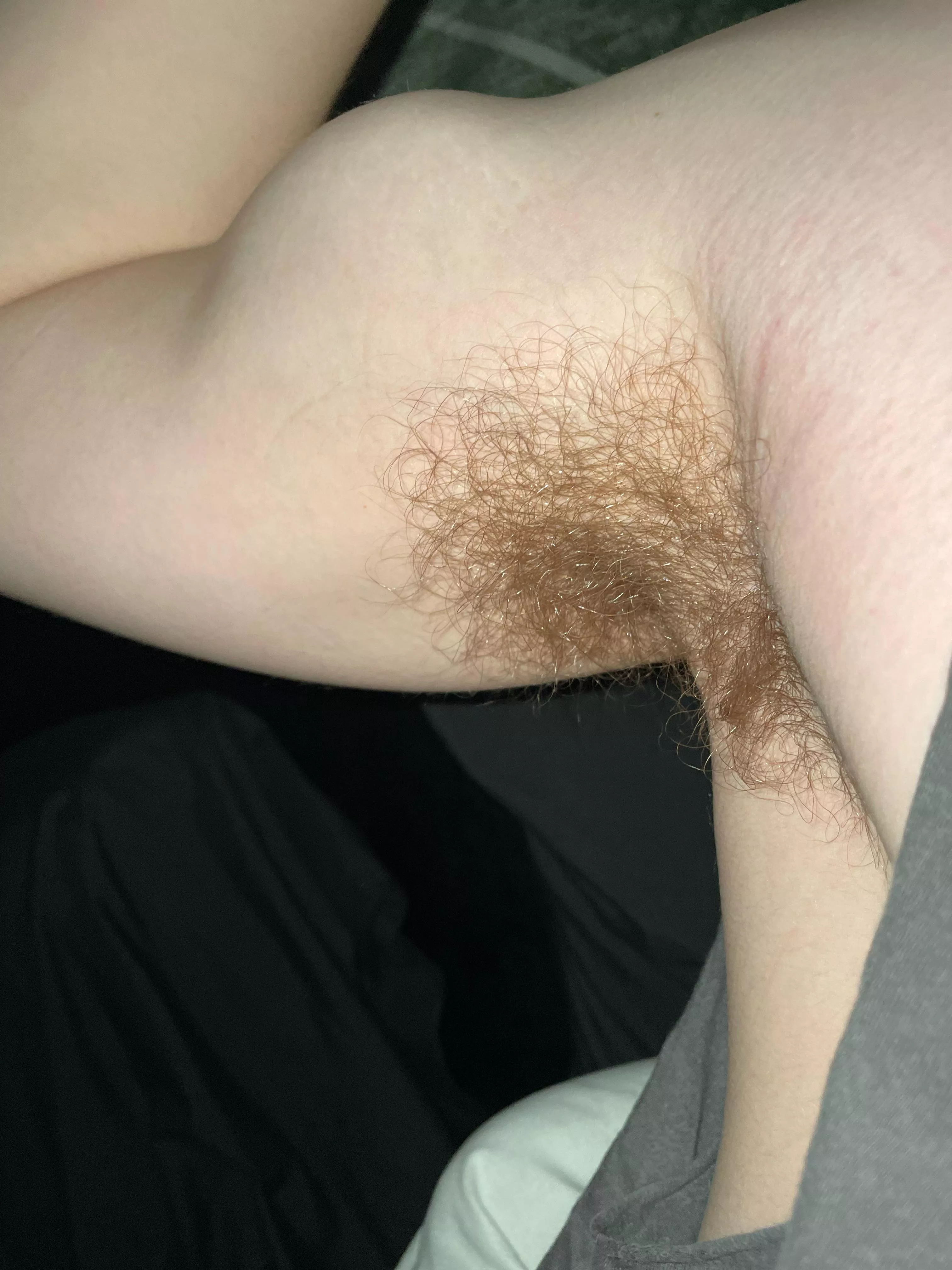 Can’t help showing these hairy pits off