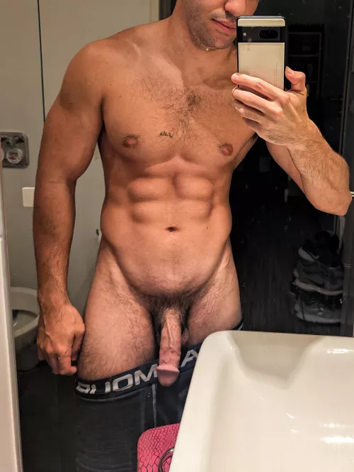 Craving a touch... Any volunteers? 👀