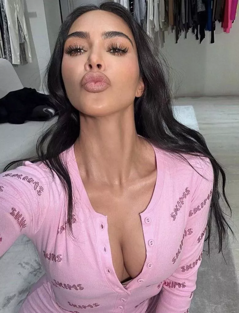 just casually gooning to kim 