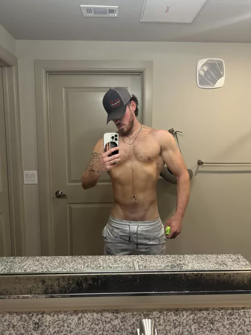 My vline is the only reason why I wear crop tops… I like catching people stare 