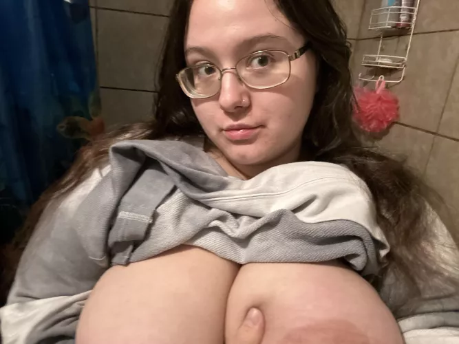 Selfie before I shower 😍