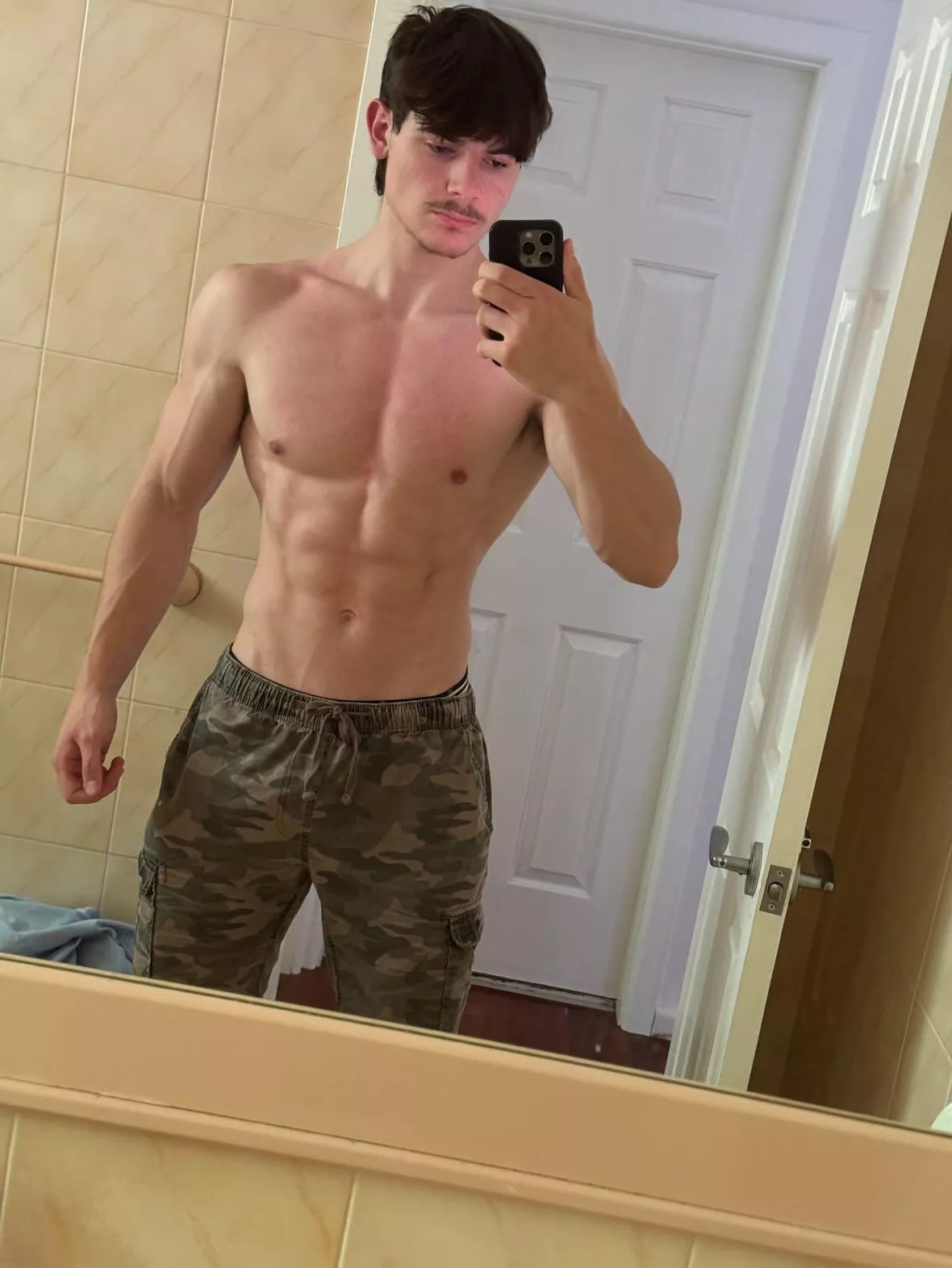 19m add me if u got abs - harry_mcnam2024