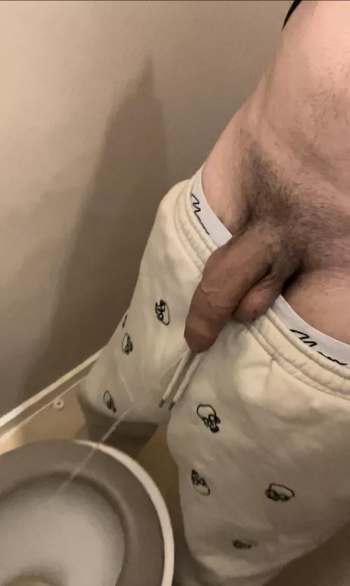 24M. England. 6ft4😈💦 You like hung hairy alphas?💪🏼👅(soft cock) {pee}