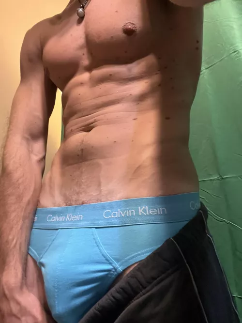 (29) I have a pressing issue that we need to discuss 