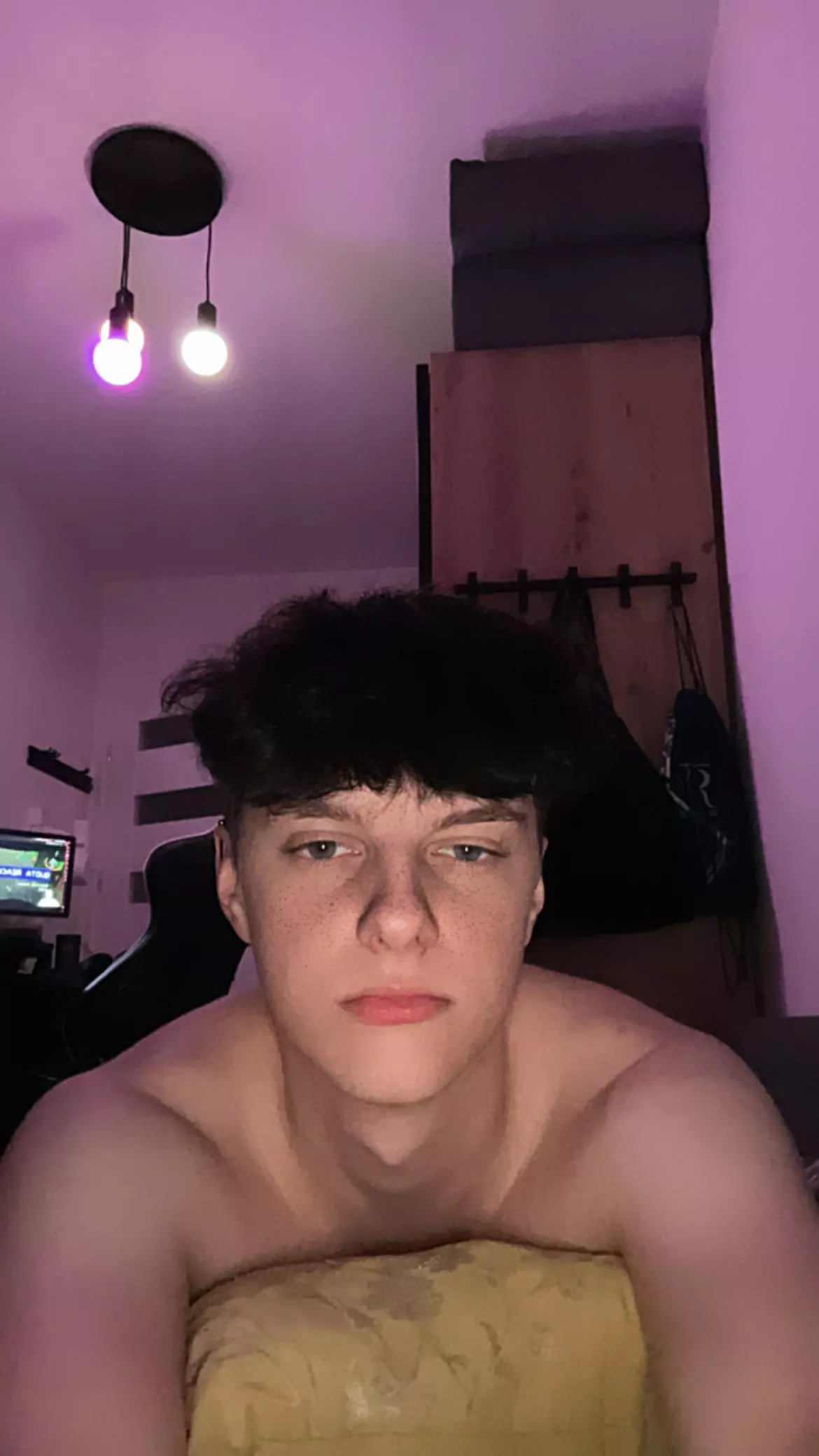 Anyone shaved, cute and under 25? snap: maurysiu23