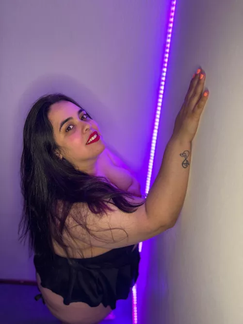 Come on, tell me what you would do to me if we were alone