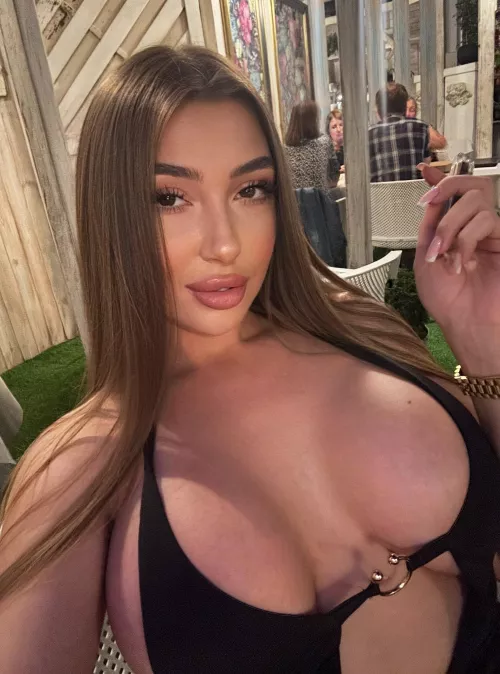 everyone is looking at my cleavage