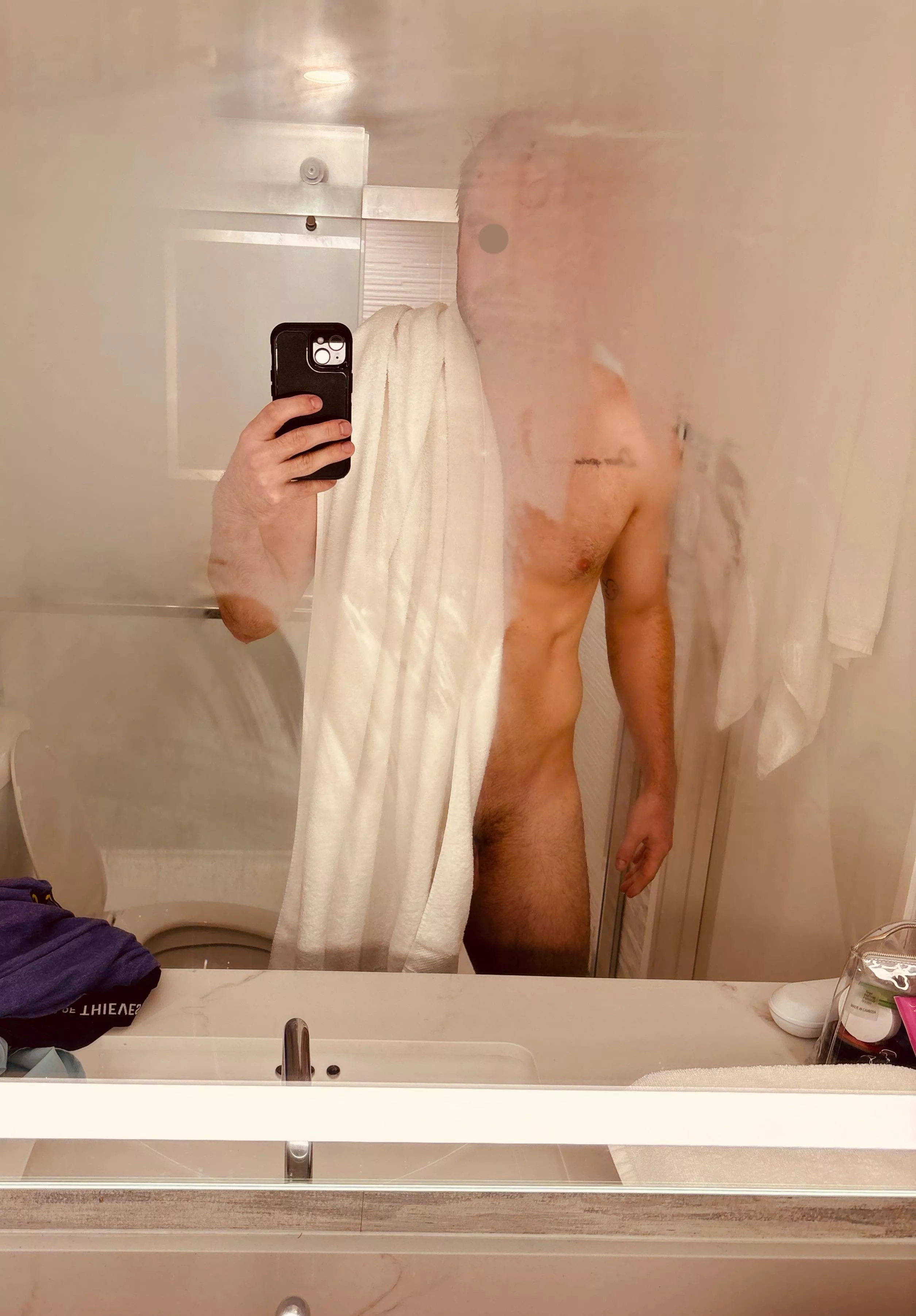 Hotel mirrors have the best lighting - 38M