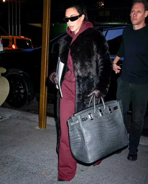 Kim out in New York, Screamms Aura!