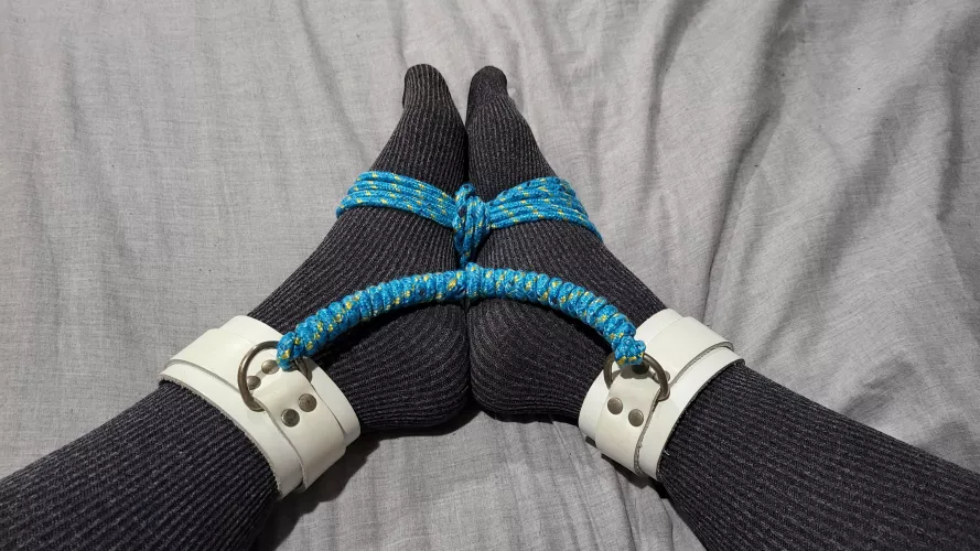 Some feet bondage~