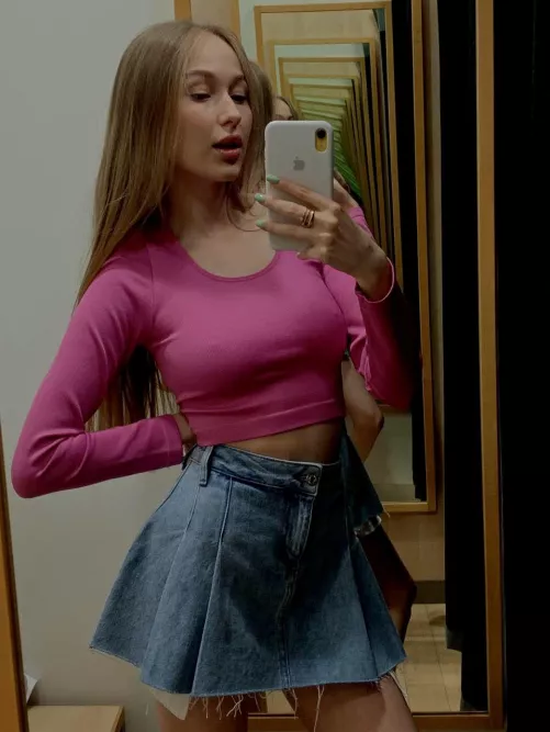 Wearing no bra to seduce all guys in store 